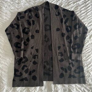 Grey Black Cheetah Leopard Print Heavy Cardigan Womens Sweater M/L